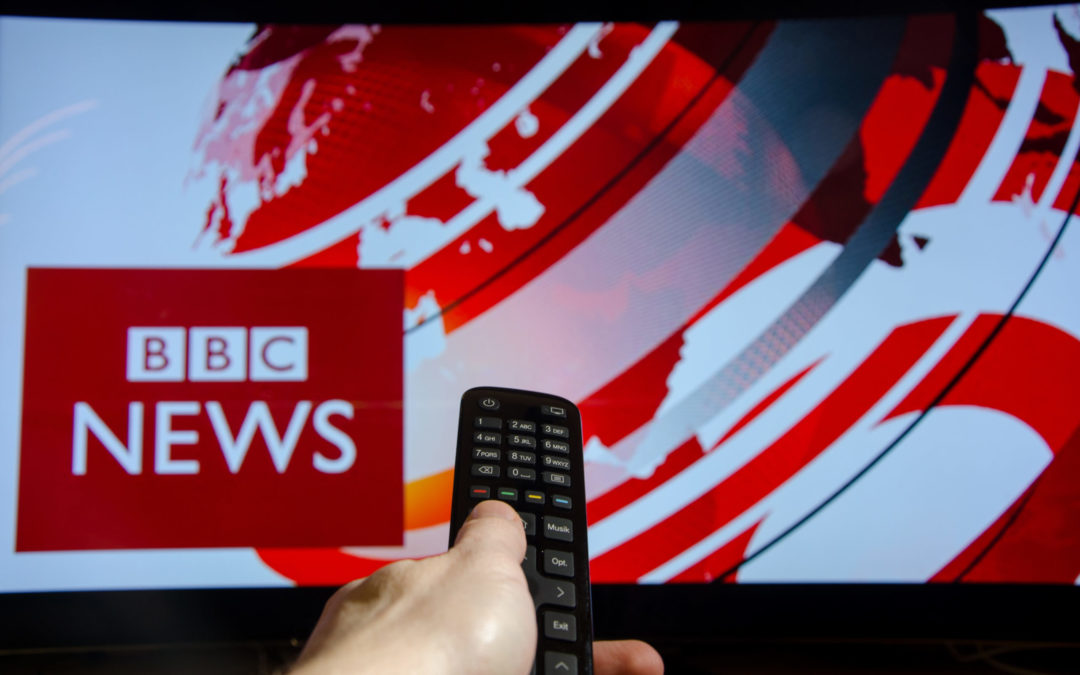 Moderátor BBC, který čelí obviněním z nevhodného chování, je Huw Edwards