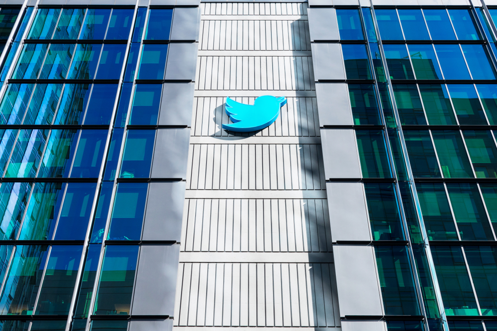 Bývalý zaměstnanec Twitteru firmu obvinil, že úřadům lhala o bezpečnosti