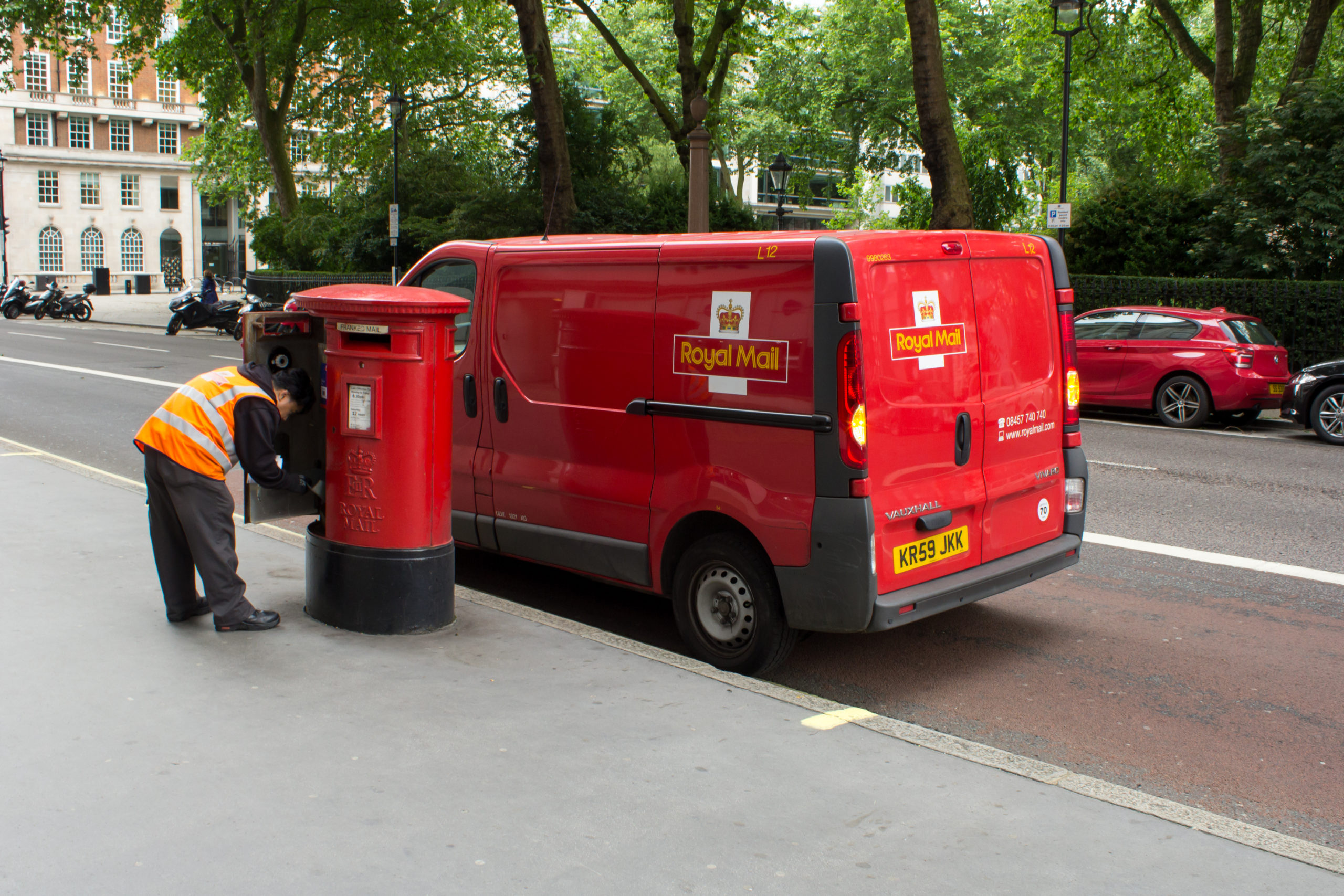 Britská pošta Royal Mail plánuje do srpna propustit až 6 000 ze 140 000 lidí