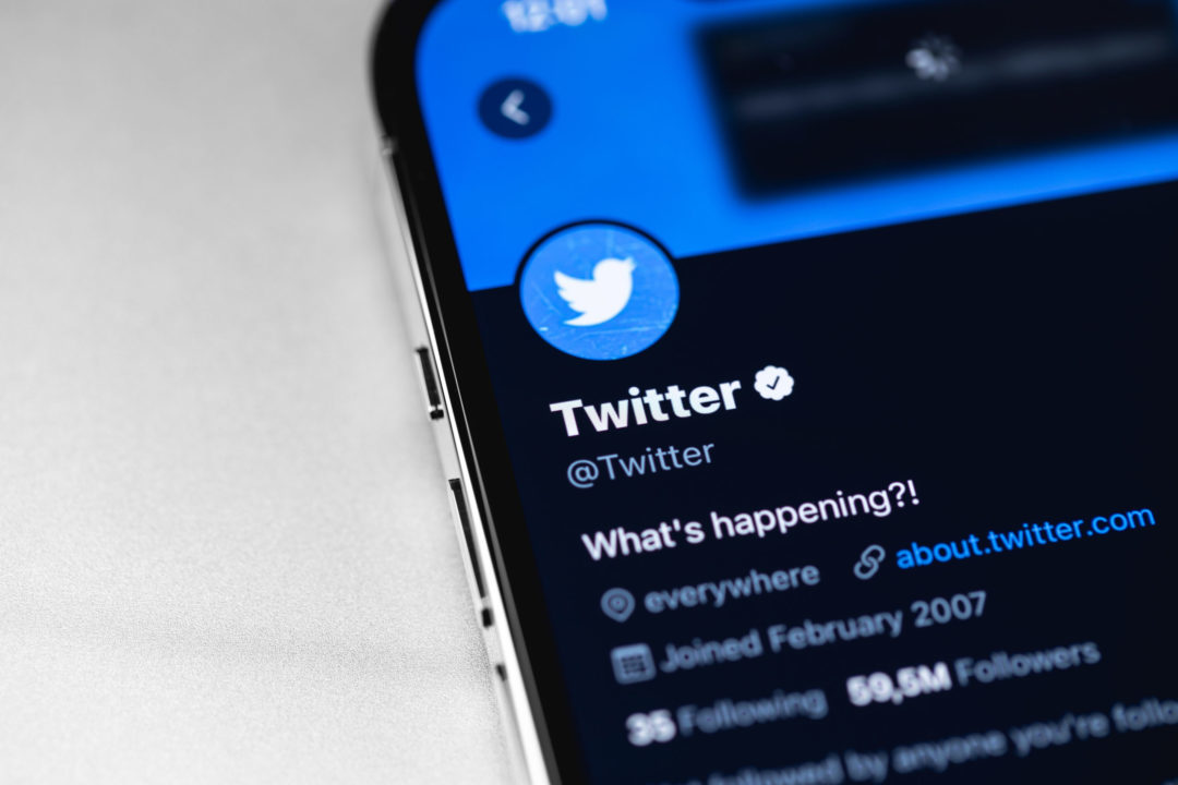 EU údajně varovala Muska, že Twitteru hrozí zákaz kvůli moderování obsahu
