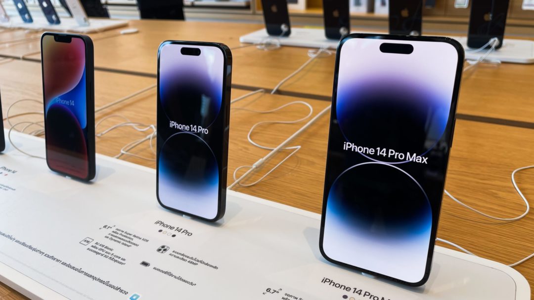 Apple: Dodání nových modelů iPhone se kvůli koronavirovým uzávěrám v Číně zpozdí