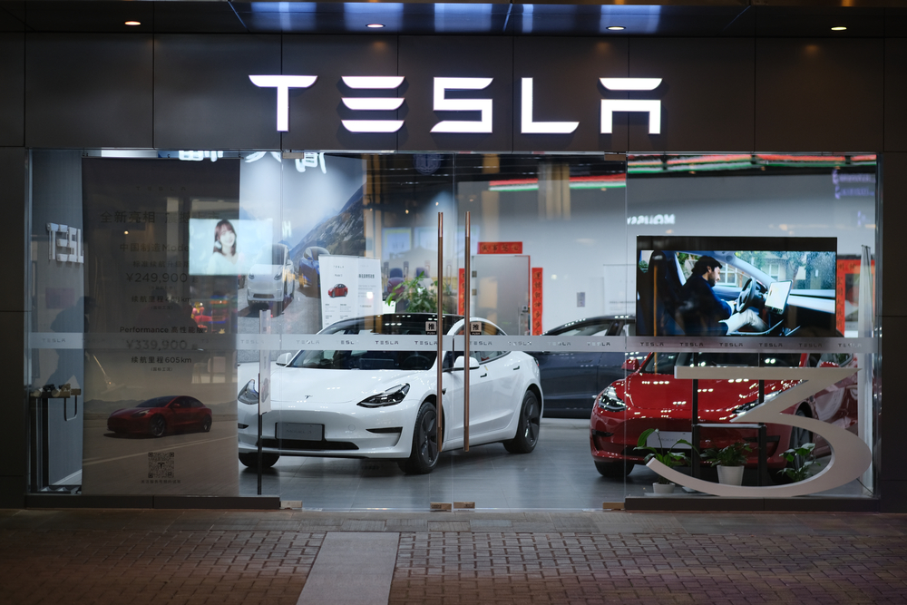 Musk chce obchody automobilky Tesla poprvé povzbudit placenou reklamou