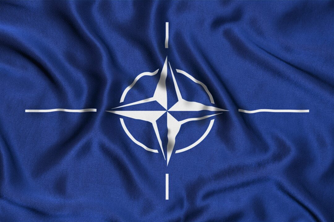 Česko bude v NATO čtvrtstoletí, na konferenci přijede lord Robertson