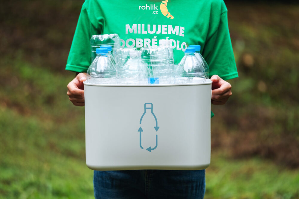 Rohlík rozšířil možnosti recyklace PET lahví. Nasbíral jich už na šest tisíc